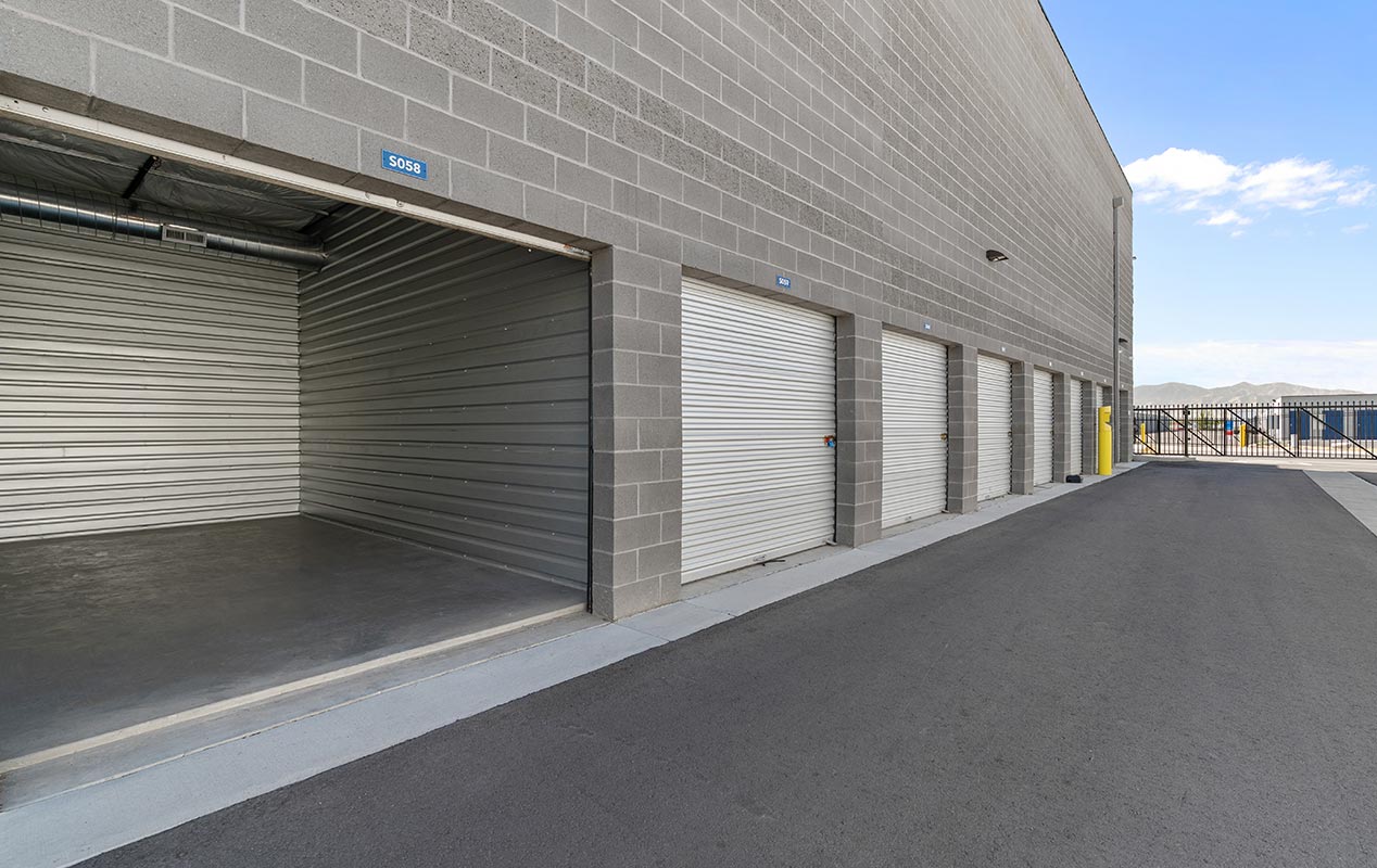 Outdoor drive up units with easy loading & unloading access.