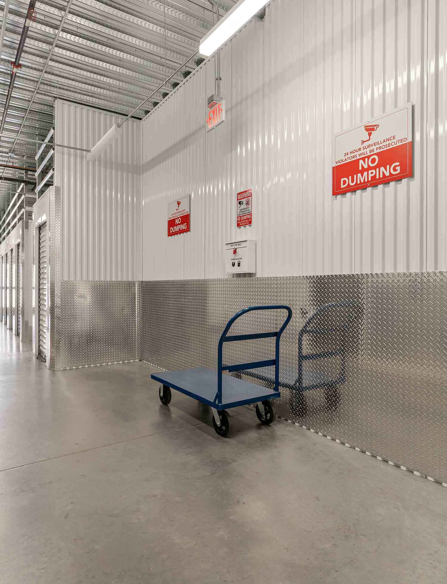 Moving carts that may be used free of charge.