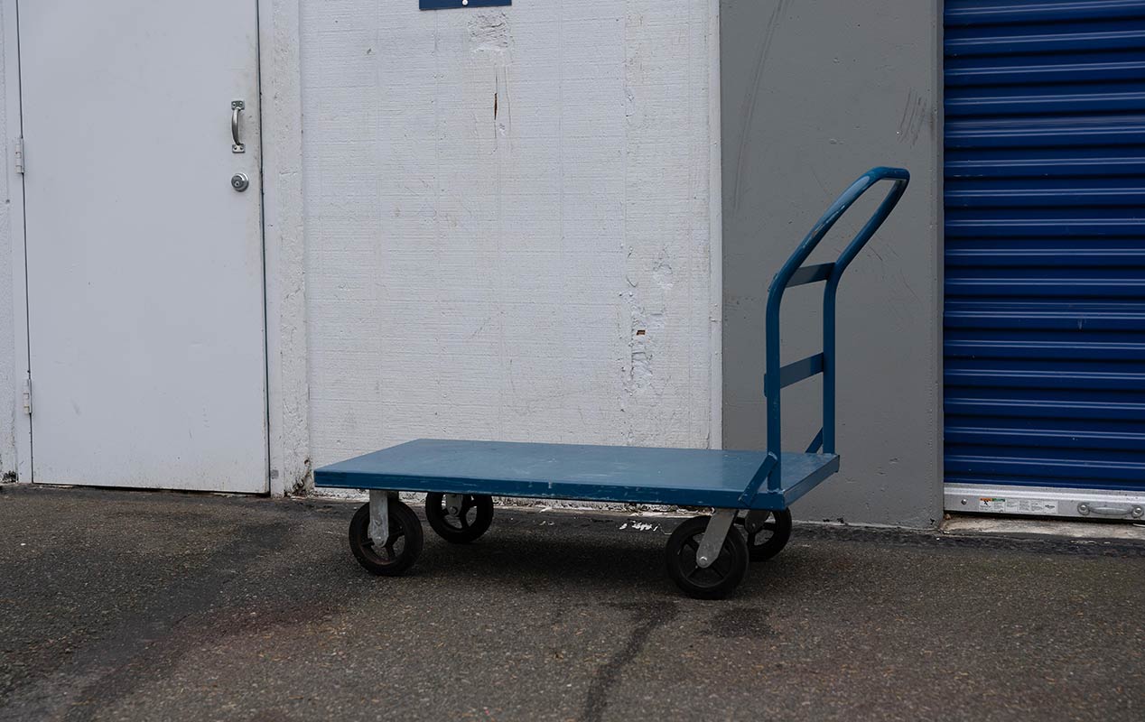 Moving carts that may be used free of charge.