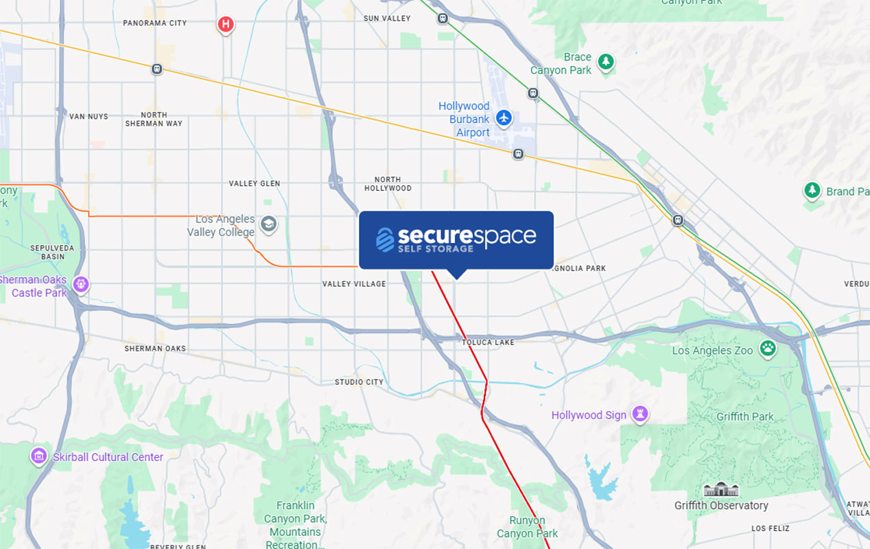 Conveniently located on Vineland Ave, located near the Hollywood Burbank Airport.