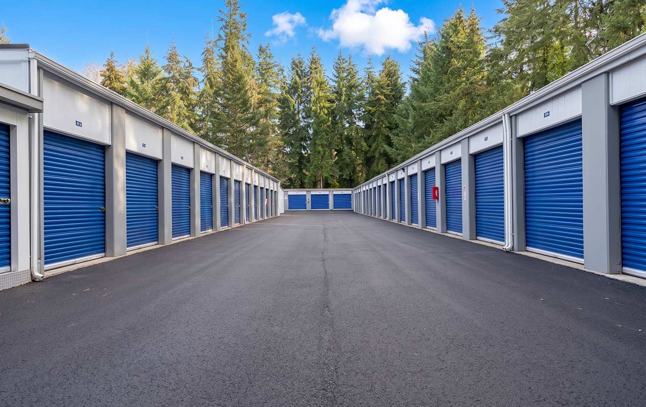 Outdoor drive up units with easy loading & unloading access.