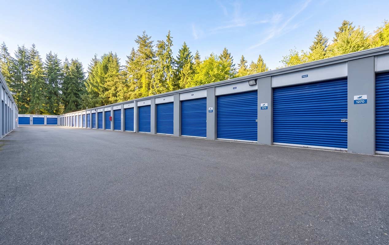 Outdoor drive up units with easy loading & unloading access.