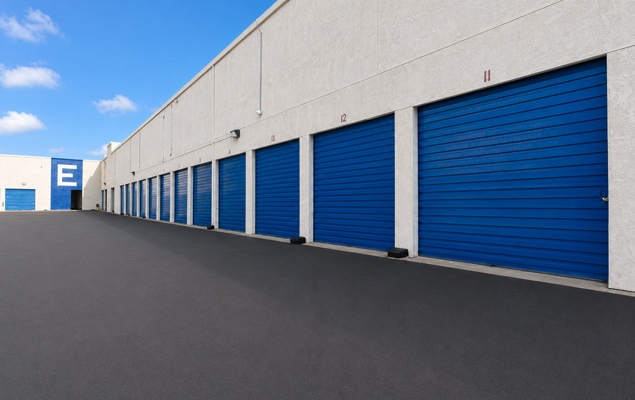 Easy drive up loading & unloading with wide driveway aisles.