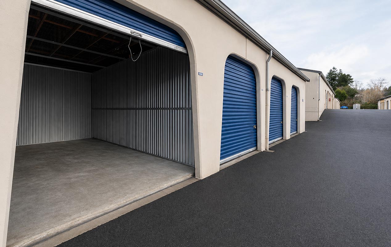 Outdoor drive up units with easy loading & unloading access.