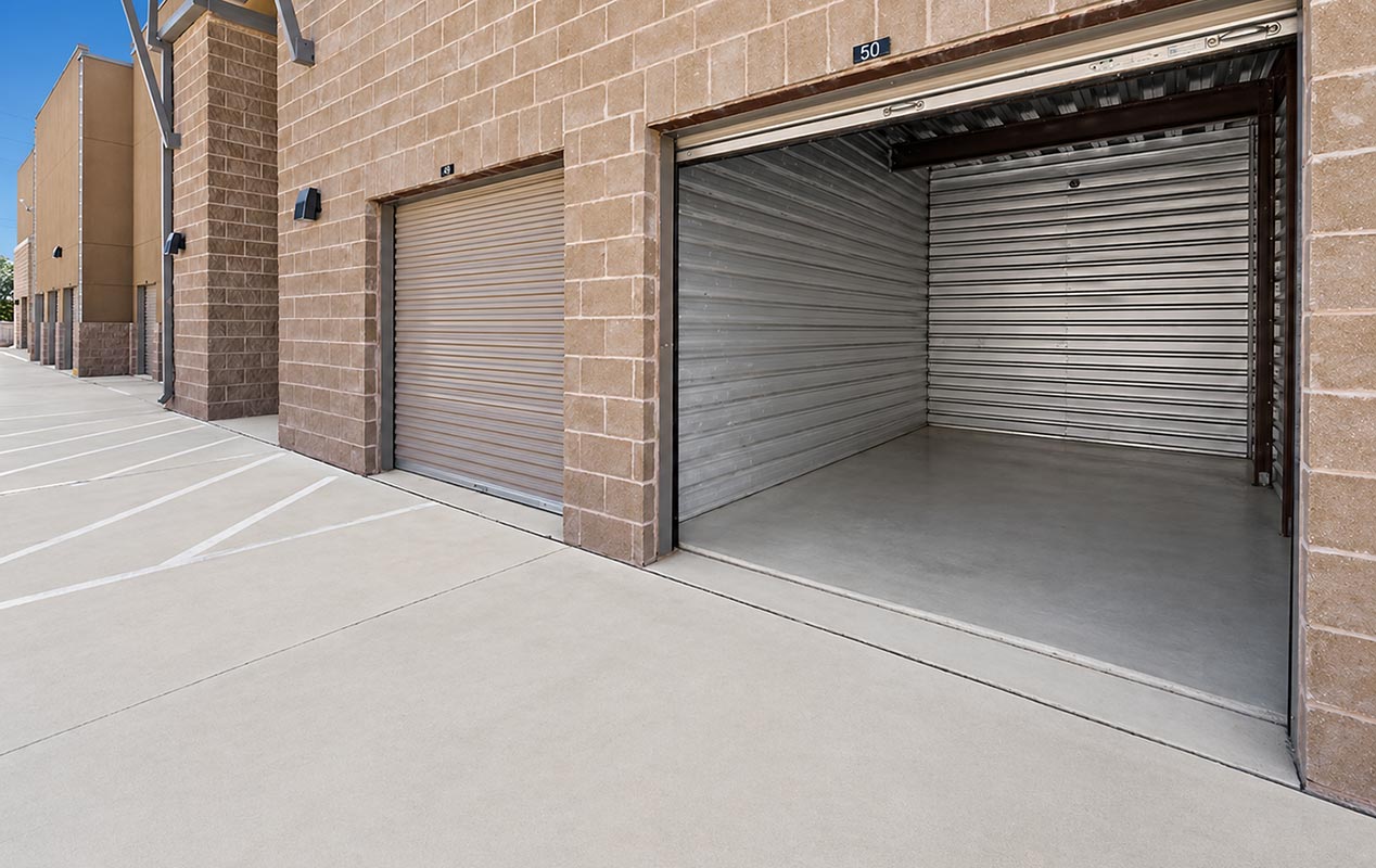 Outdoor drive up units with easy loading & unloading access.