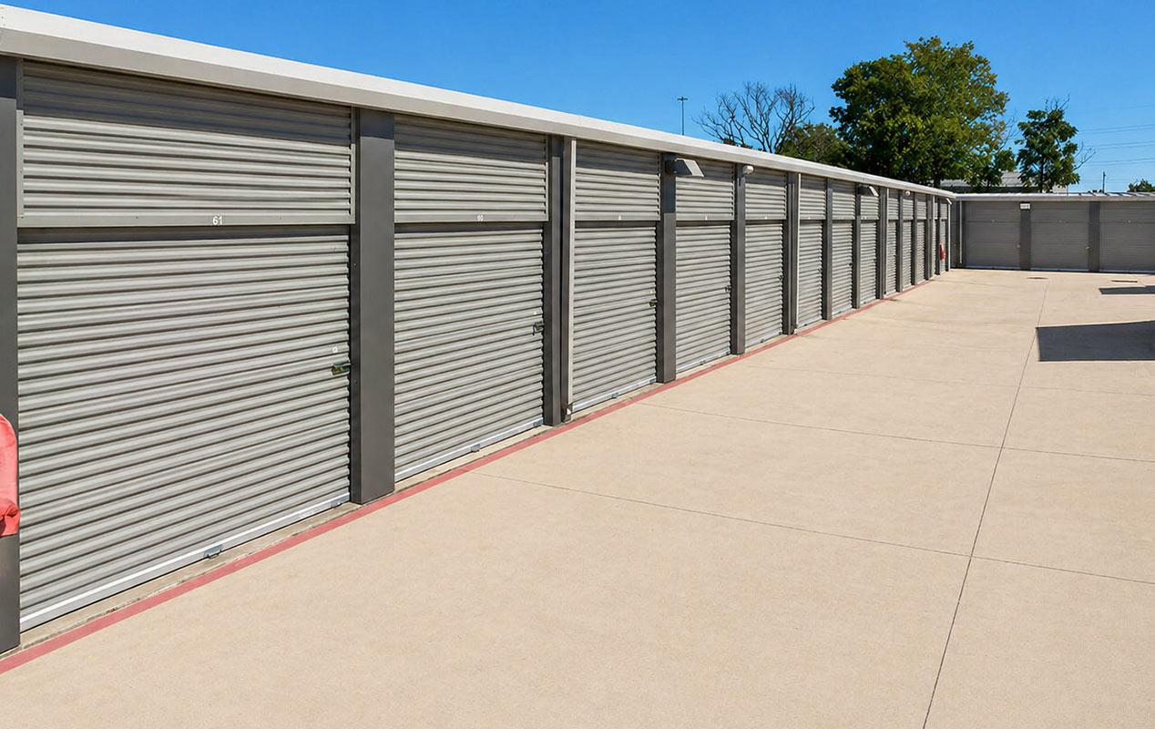 Easy drive up loading & unloading with wide driveway aisles.