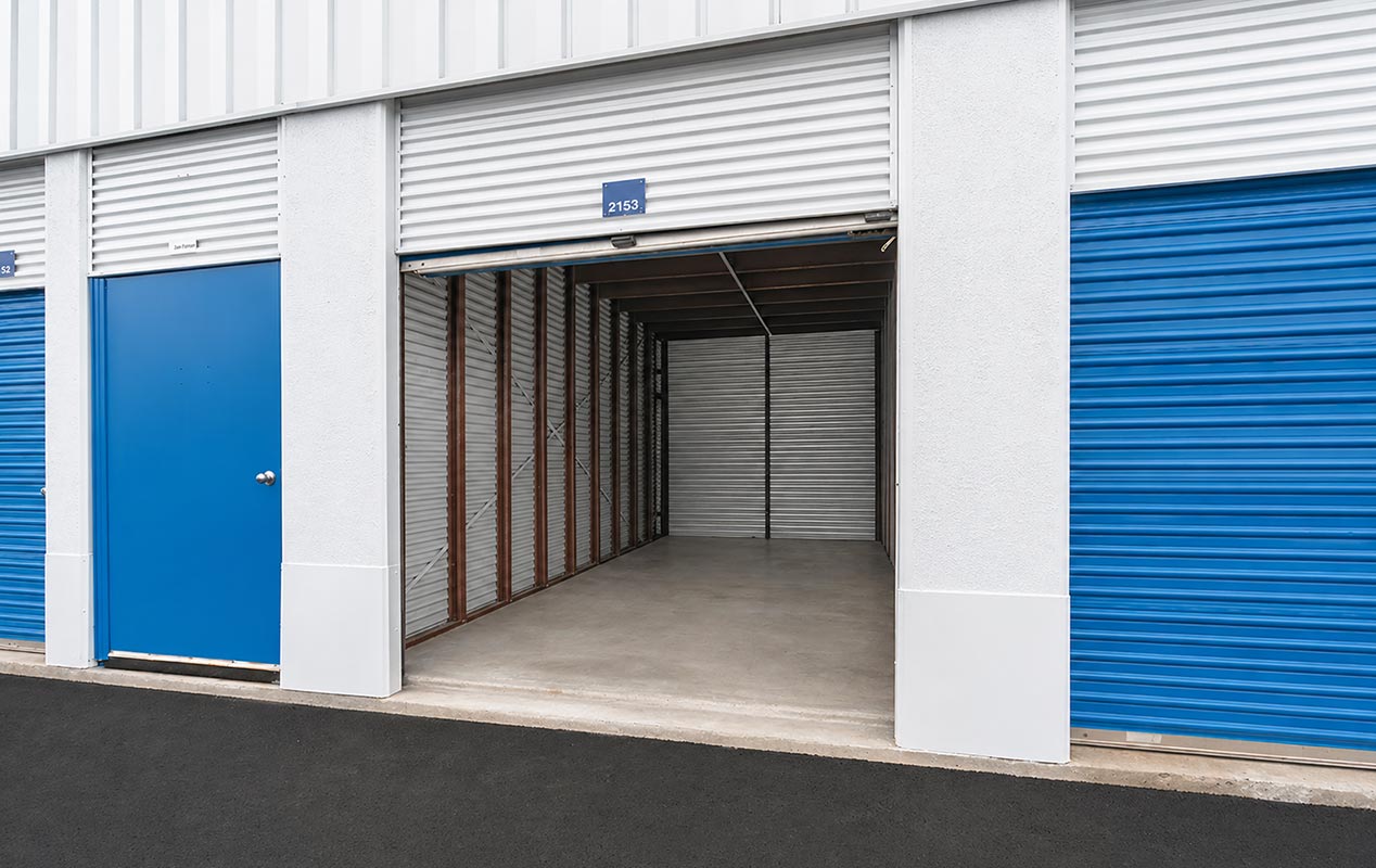 Outdoor drive up units with easy loading & unloading access.