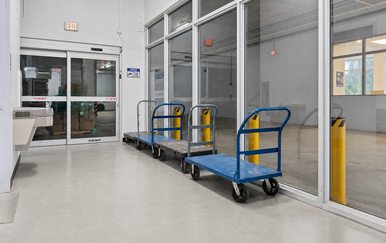 Moving carts that may be used free of charge.