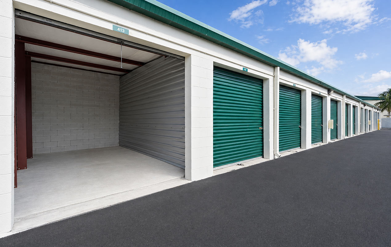 Outdoor drive up units with easy loading & unloading access.