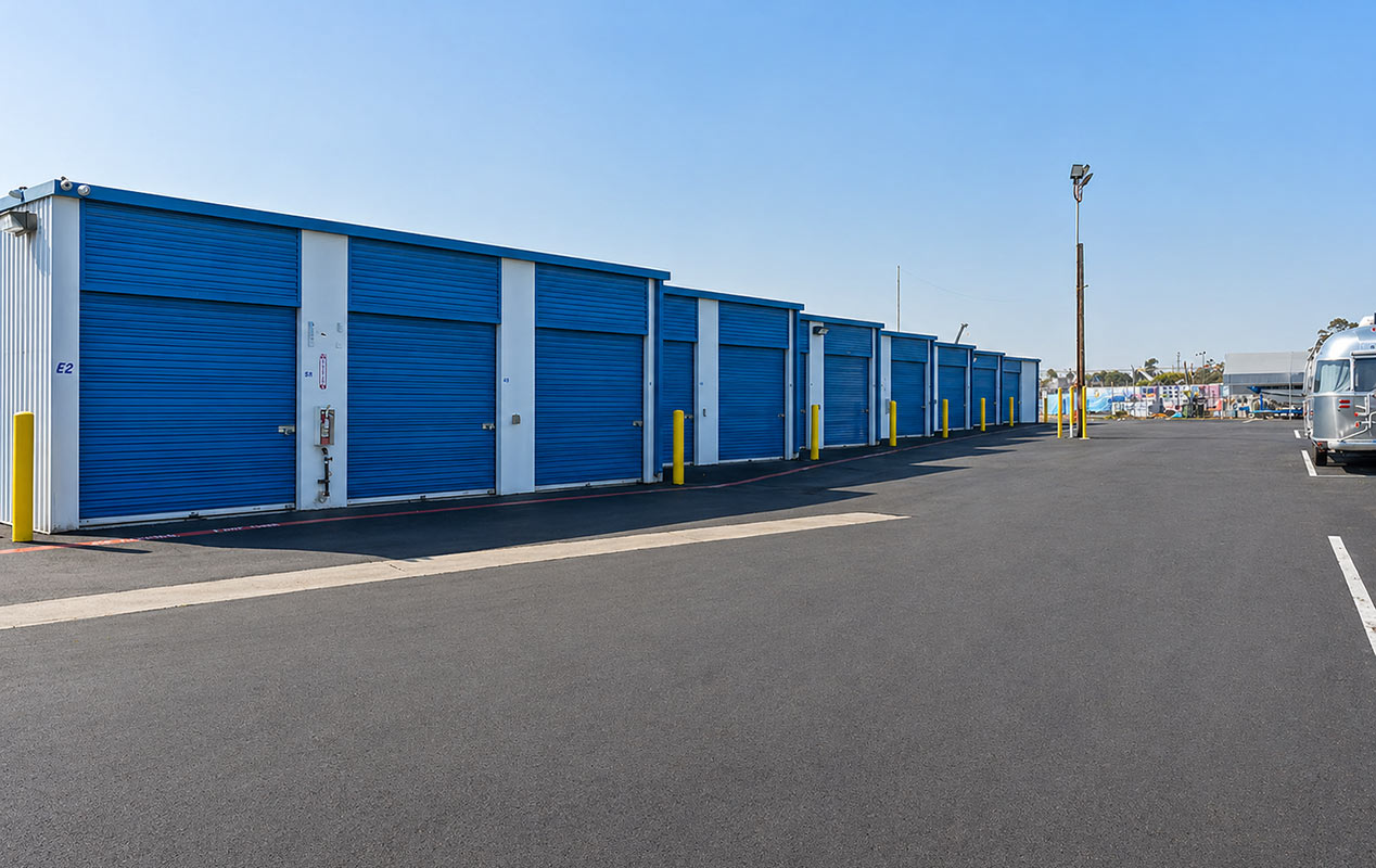 Outdoor drive up units with easy loading & unloading access.