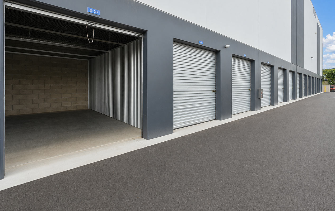 Outdoor drive up units with easy loading & unloading access.