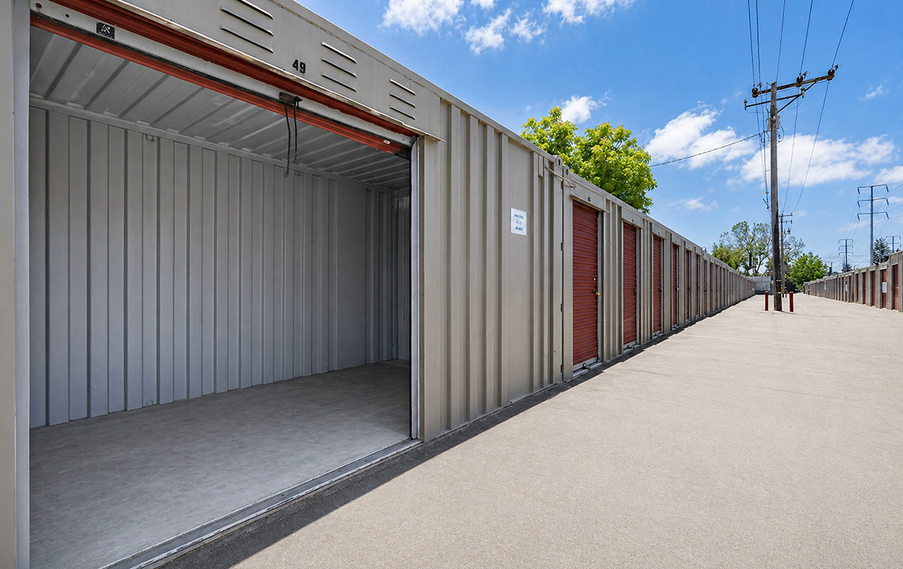 Outdoor drive up units with easy loading & unloading access.
