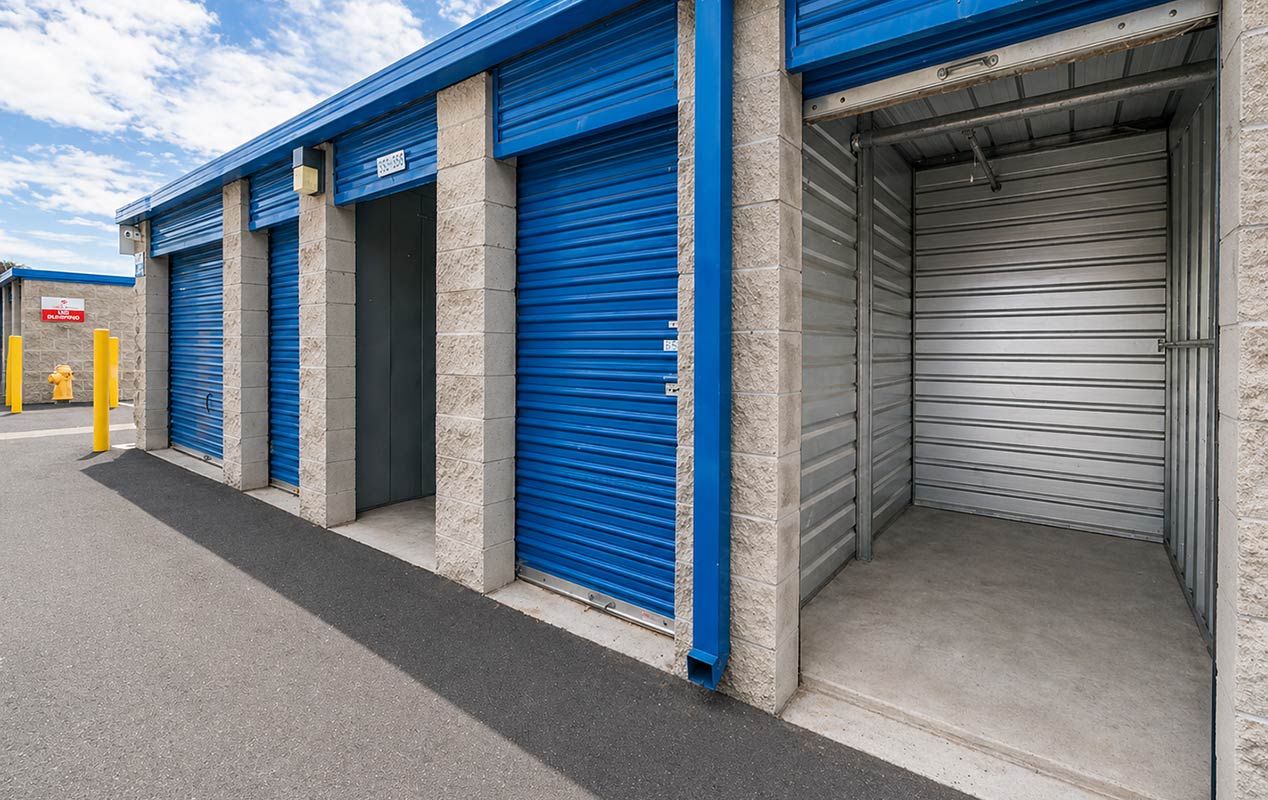 Outdoor drive up units with easy loading & unloading access.