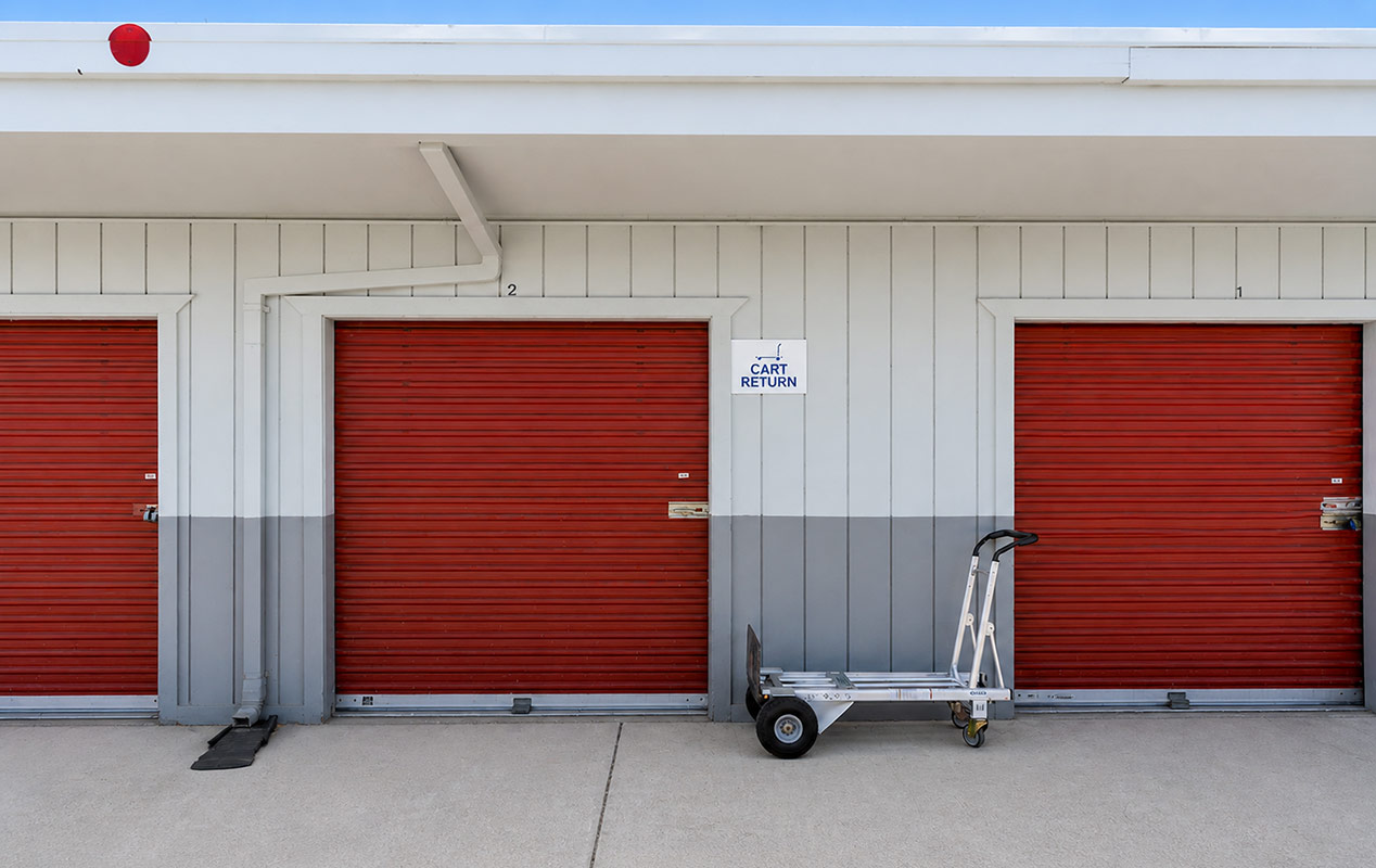 Moving carts that may be used free of charge.