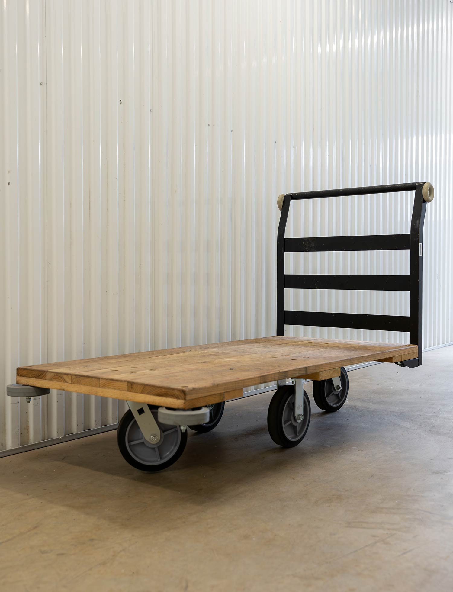 Moving carts that may be used free of charge.