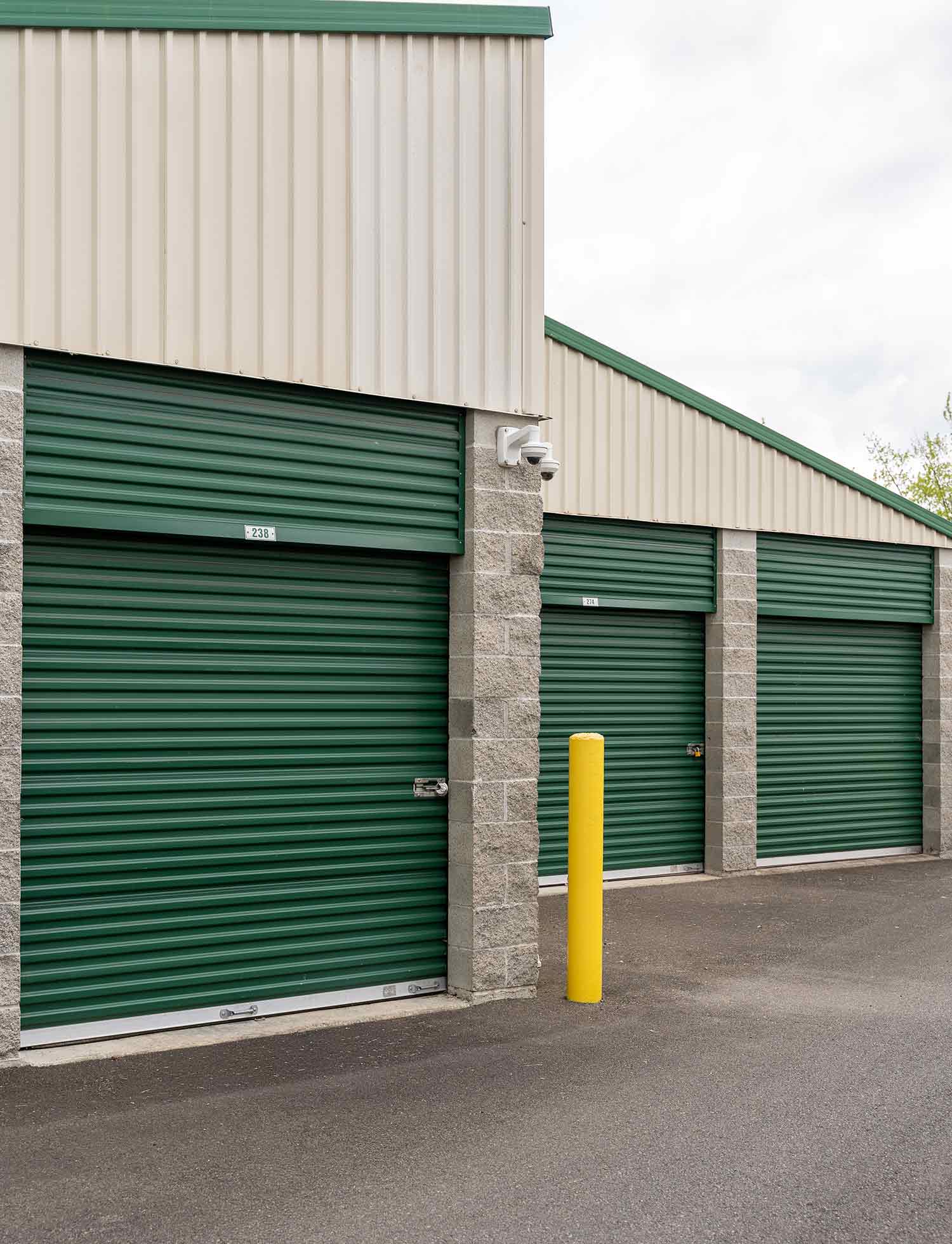 Outdoor drive up units with easy loading & unloading access.