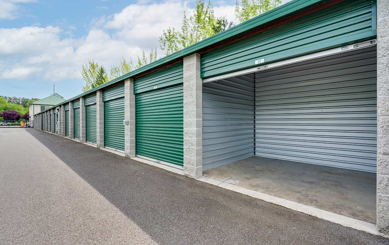Outdoor drive up units with easy loading & unloading access.