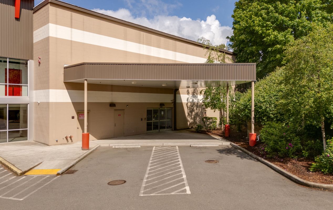 Easy drive up loading & unloading with ample parking.